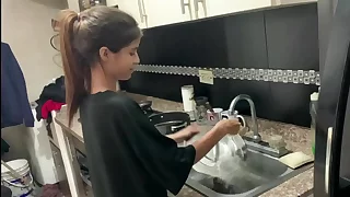 Hermanastra cachonda juguetona le gusta cabalgar en mi gran polla HISTORIA COMPLETA